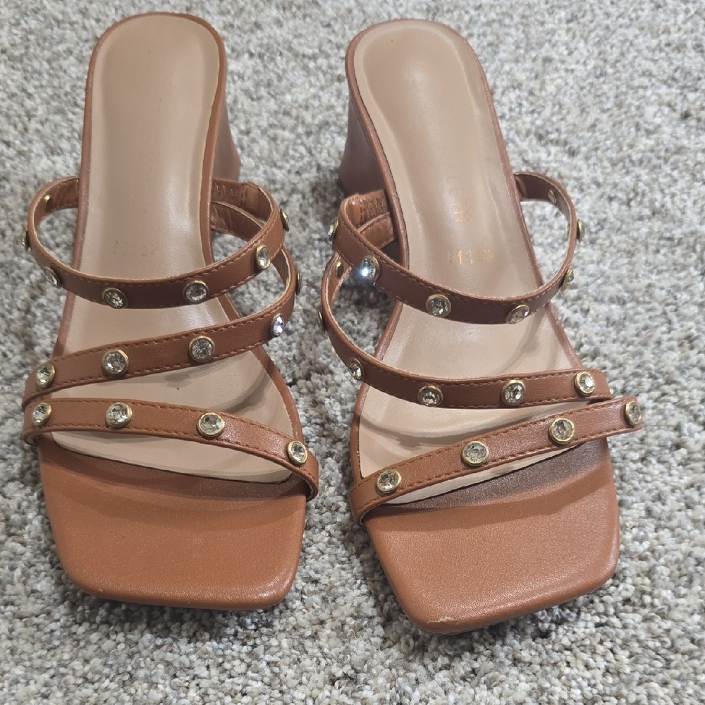 ANNE KLEIN SIZE 8 STRAPPY SANDALS